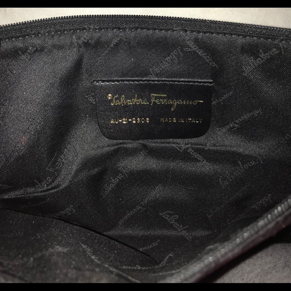 🎉HP🎉FERRAGAMO🎉baguette handbag - Picture 5 of 8